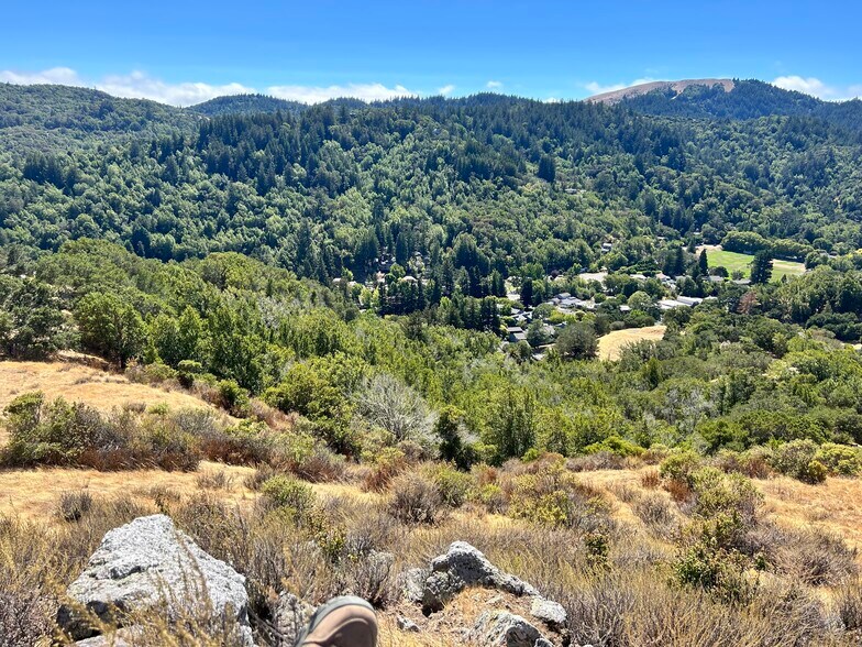 Hiking above the HOA - 17 Deuce Ct