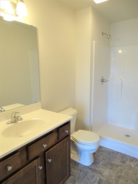 Building Photo - 127 Redstone Dr