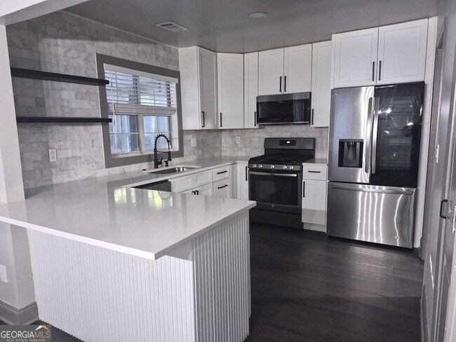 Building Photo - 1020 Hampton Hill Ct