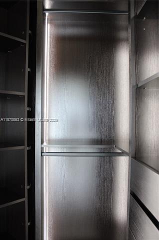 Building Photo - 495 Brickell Ave