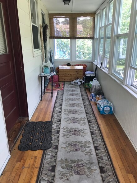 Building Photo - 31 Church St