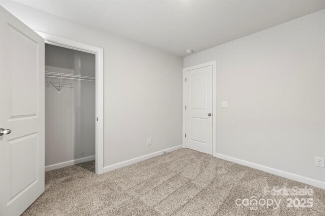 Building Photo - 2131 Belterra Dr