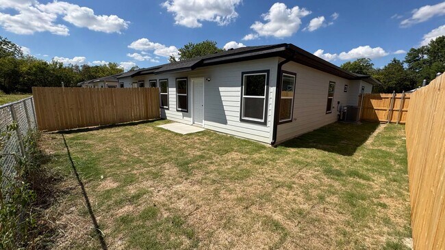 Building Photo - 3205 Bourland St
