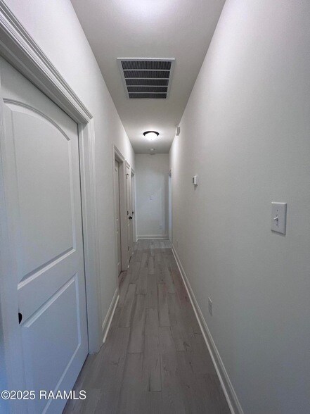 Building Photo - 107 Tenor St
