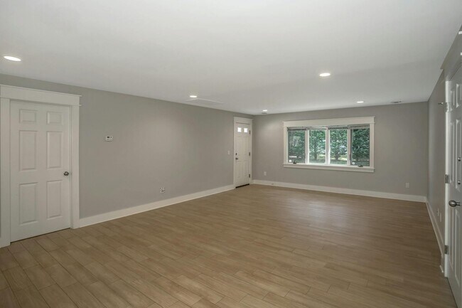Building Photo - 288 Acre Ln