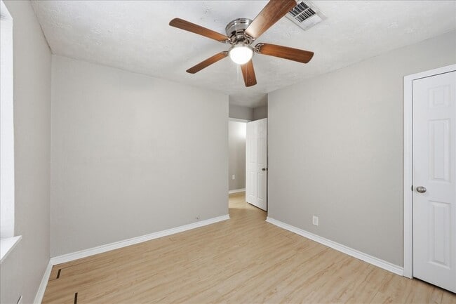 Building Photo - 1611 Ave C