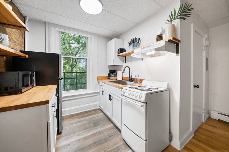 Building Photo - 242 Mccormick Pl
