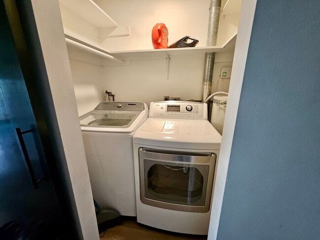 Building Photo - Condo Unit Available