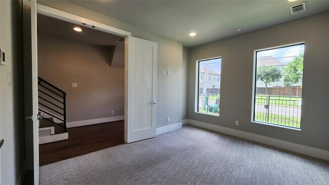 Building Photo - 5713 Larkin St