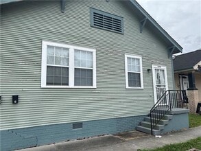 Building Photo - 1740 N Dupre St