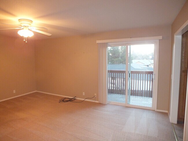 Building Photo - 3 br 2.5 bath Cameron Park Townhome