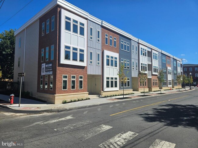 Building Photo - 200 Hamilton Ave