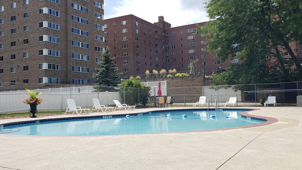 Pool - 11720 Edgewater Dr