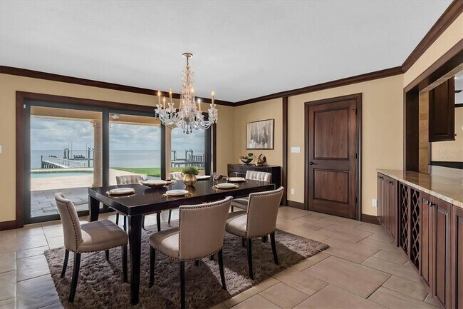 Building Photo - 5810 Bahama Shores Dr S