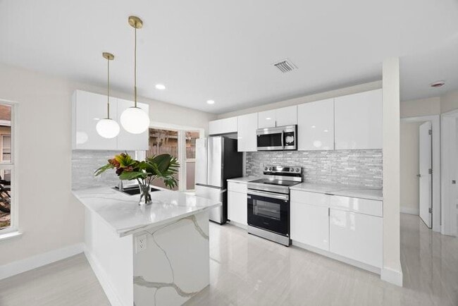 Building Photo - 5664 Boynton Cres