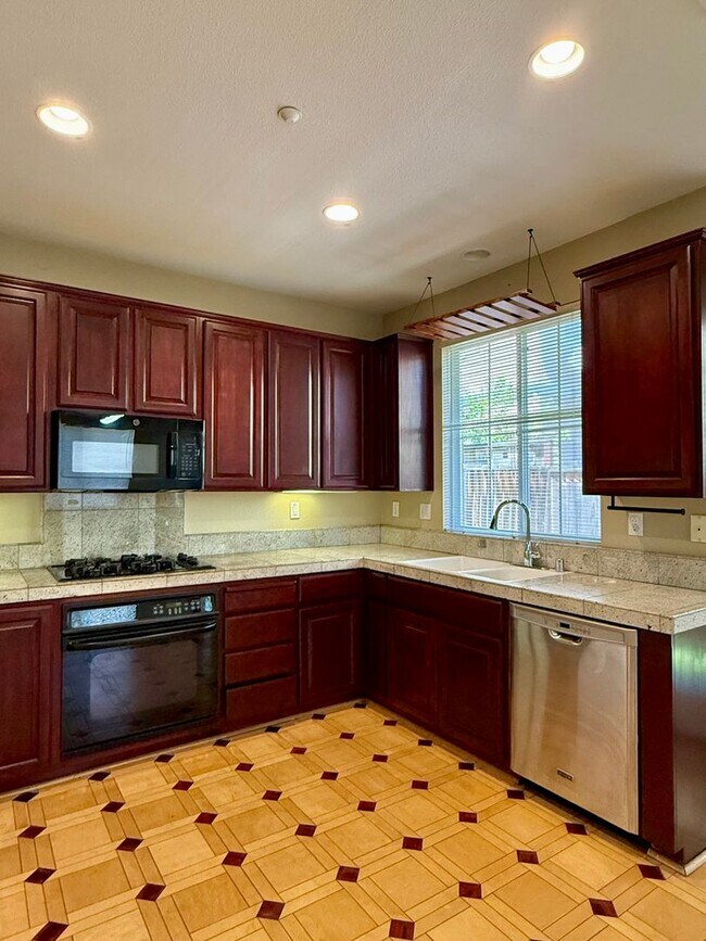 Building Photo - COMING SOON!| $3,750/ 3 BR – BEAUTIFUL ARDENWOOD HOME IN PRIME FREMONT LOCATION!