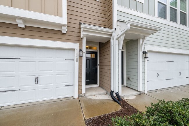 Building Photo - Turnkey & Move-in Ready Research Triangle Park Townhome