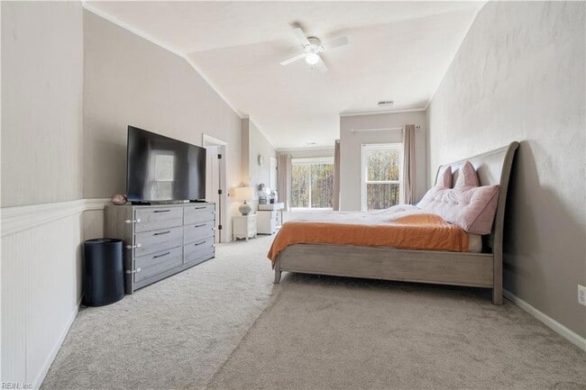 Building Photo - 1721 Chestwood Dr