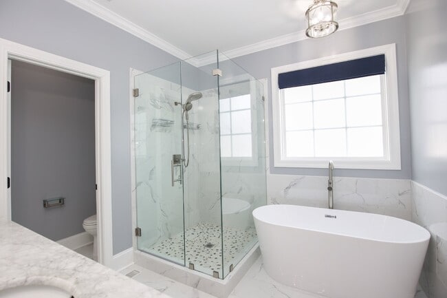 Building Photo - "Spacious and Inviting 2620 sq. ft. Home i...