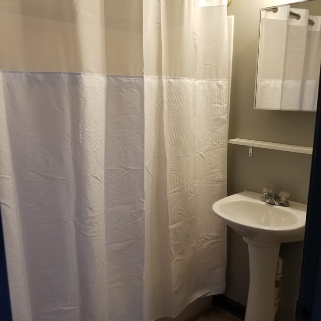 bathroom - 1308 W Front St
