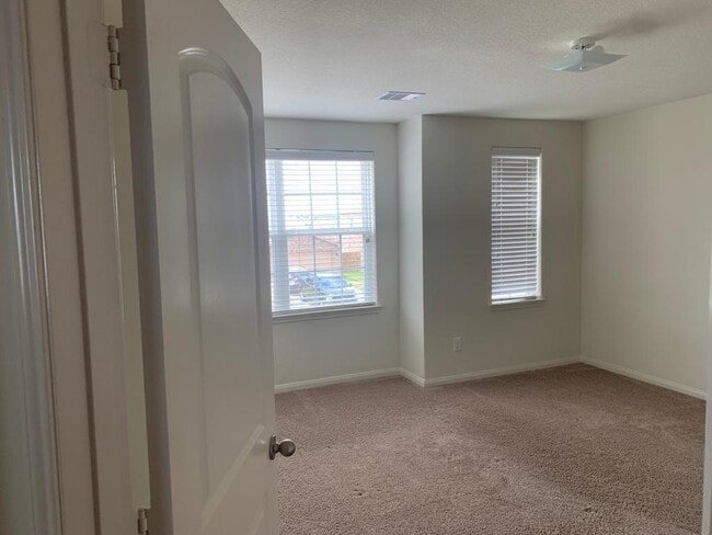 Building Photo - 2906 Seacrest Ln