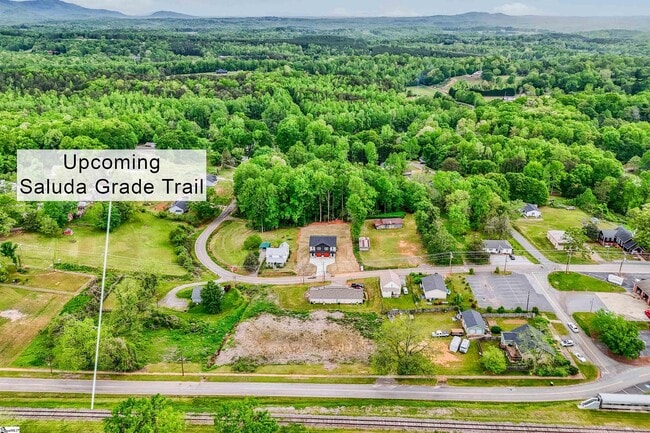 Building Photo - 610 N Shamrock Ave