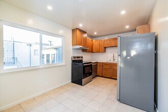 Building Photo - Top Floor 1BR/1BA. Renovated! DISHWASHER! ON-SITE LAUNDRY!