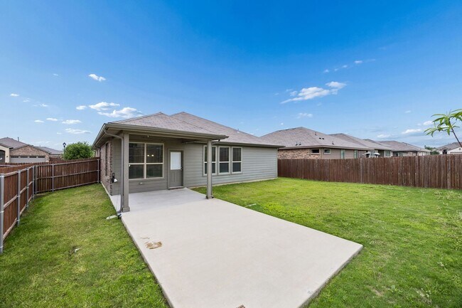 Building Photo - You won't believe it, move-in ready 3/2 in the sought after Bridgeview Community.