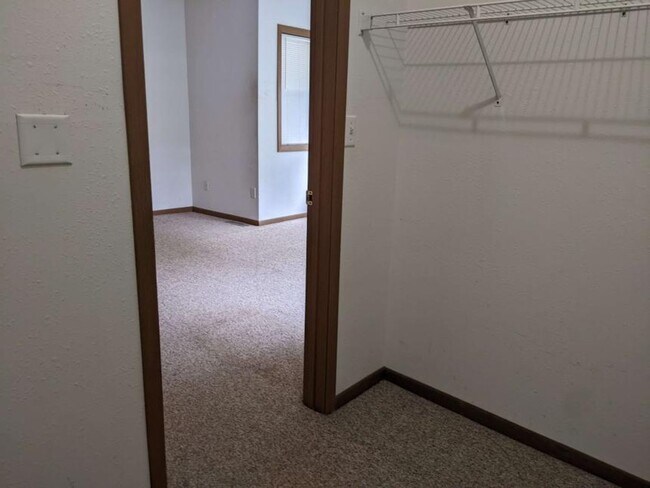 Building Photo - 912/914 E Jefferson St