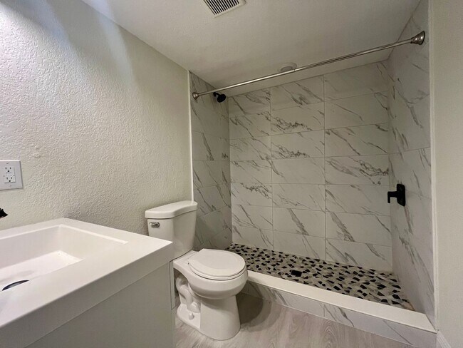 Building Photo - Updated 3/2 in St.Pete