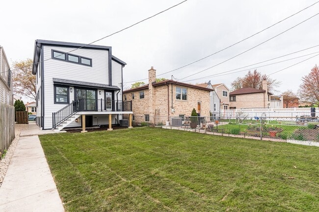 Building Photo - 4129 N Oketo Ave