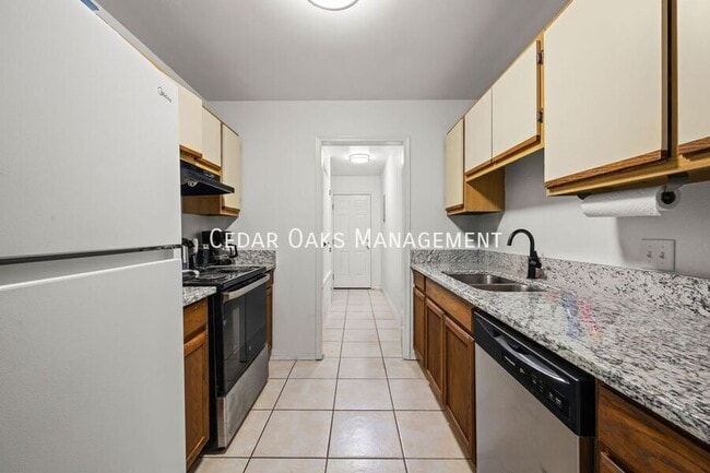 Building Photo - 5809 Samantha St