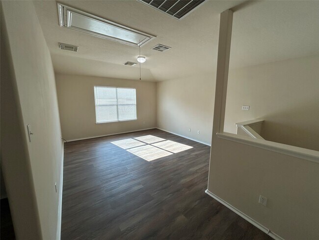 Building Photo - 707 Kiley Dr