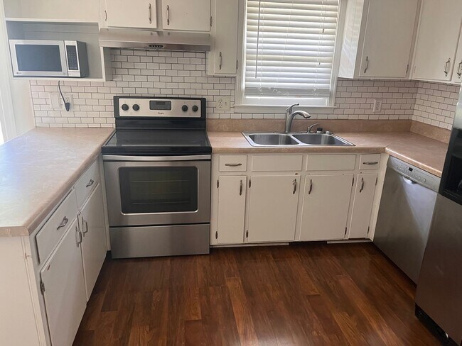 Building Photo - Outdoor Living Dream: Ranch-style home with Deck & Yard