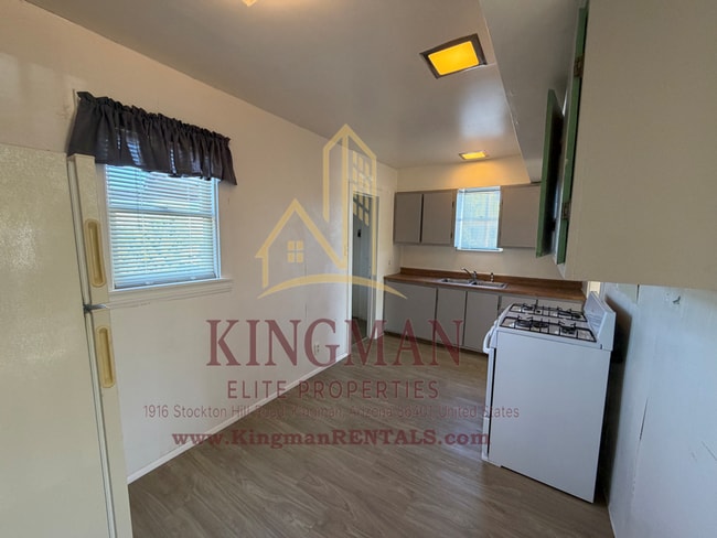 Building Photo - Bright 1BR Near Historic Downtown—Private & Full of Character