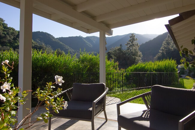 Building Photo - 1310 J Lee Cir