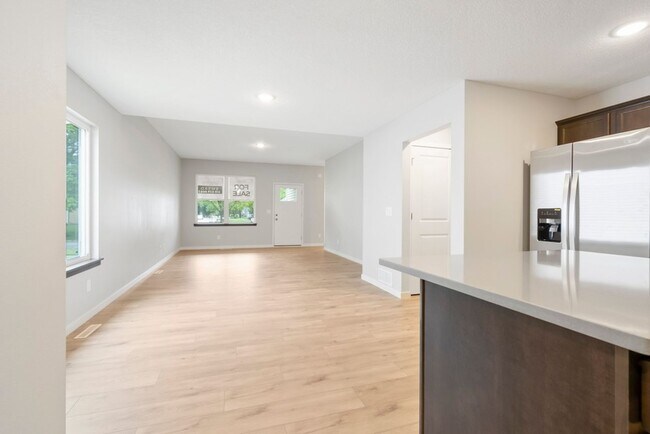 Building Photo - 127 Axlewood Dr