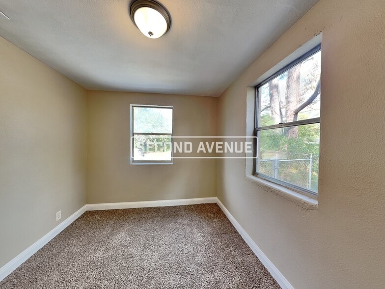 Building Photo - 1584 W 27th St