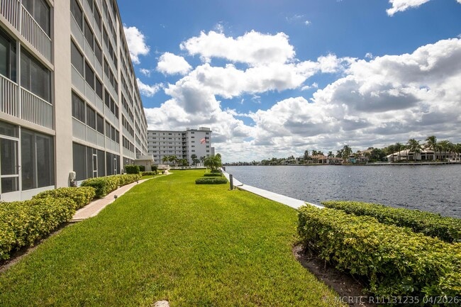 Building Photo - 3100 S Ocean Blvd
