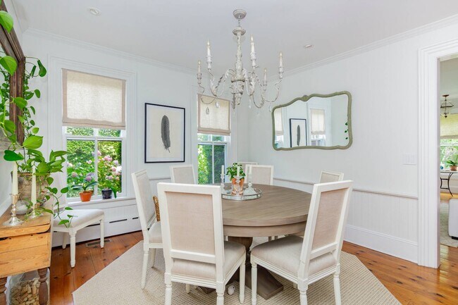 Building Photo - 135 Meeting House Ln