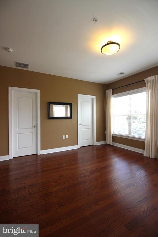 Building Photo - 421 N George Mason Dr