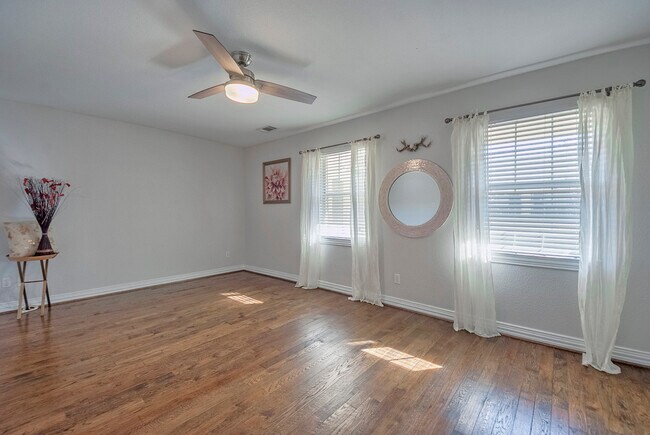 Building Photo - 4710 Bradford Dr