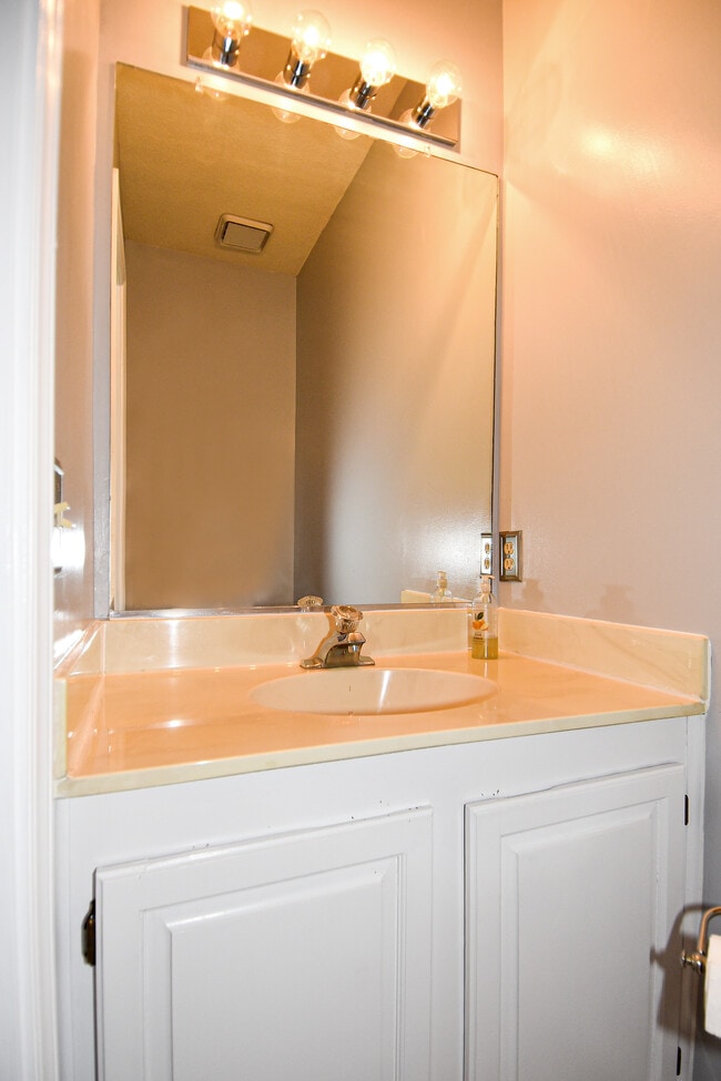 Building Photo - 6803 Woodstone Pl