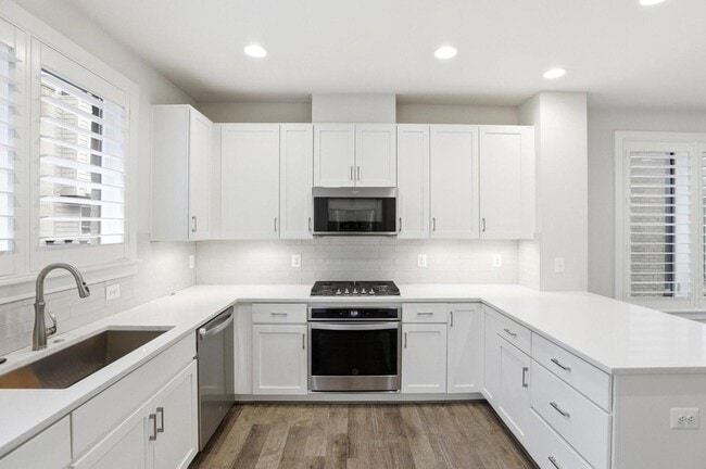 Building Photo - 6924 Rockledge Dr