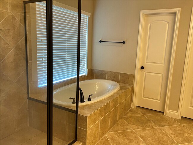 Building Photo - 5922 Solara Ledge Ln