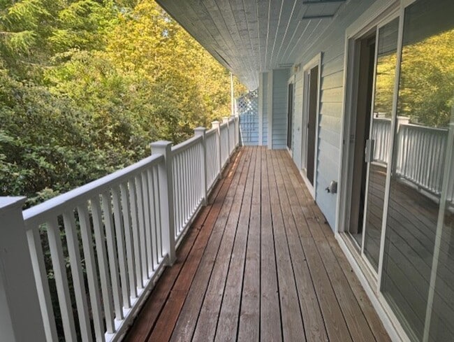 Building Photo - 1445 Seacrest Ln