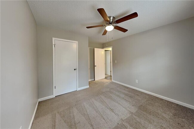 Building Photo - 140 Linda Ln