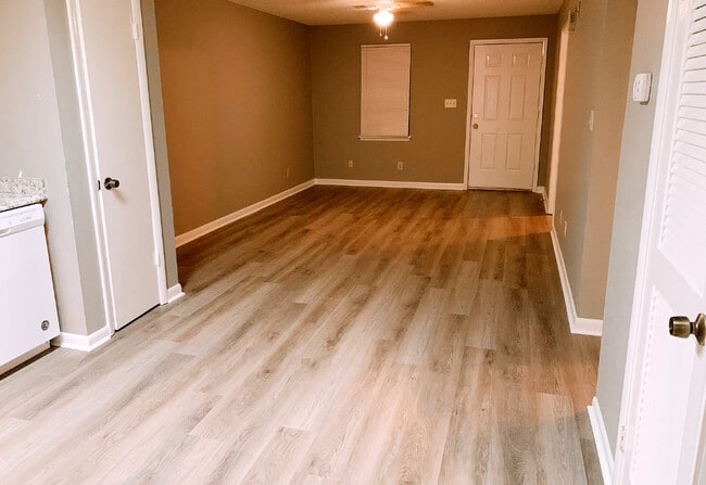 Building Photo - 1809 Windover Pl SW