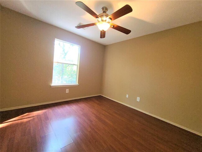 Building Photo - 138 S Walden Elms Cir