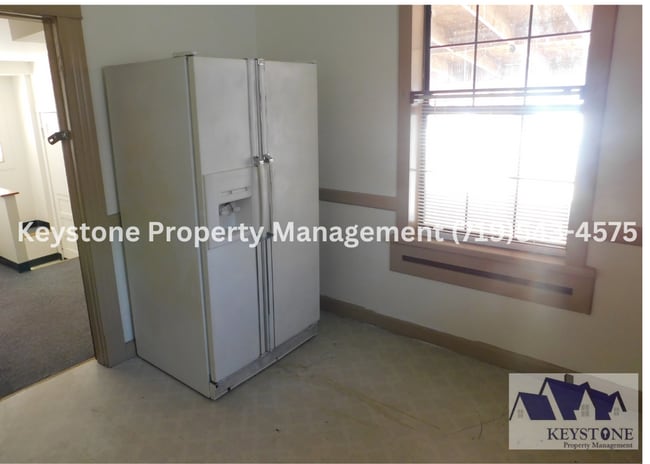 Building Photo - Freshly Painted Home - 2 Bedrooms/1 Bath/ ...